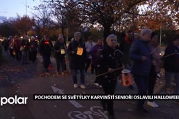 Karvinští senioři oslavili Haloween tradičním Pochodem seniorských světýlek