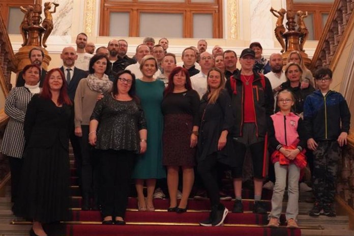 V Karlovarském kraji ocenili dárce krve: Získali Zlaté kříže