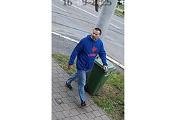 Sexuálně obtěžoval dívku na zastávce. Policie pátrá po sprostém muži