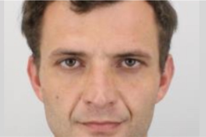 Policie pátrá po hledaném muži. Je podezřelý z úvěrového podvodu