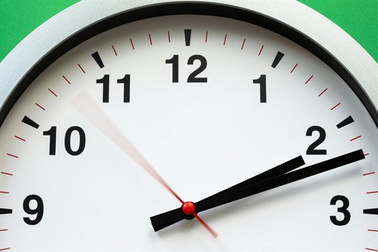 Střídání letního a zimního času – přežitek doby nebo stále důvodný lidský počin?