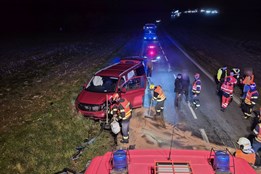 Nehoda osobního vozidla s dodávkou u Fryštáku si vyžádala tři zraněné