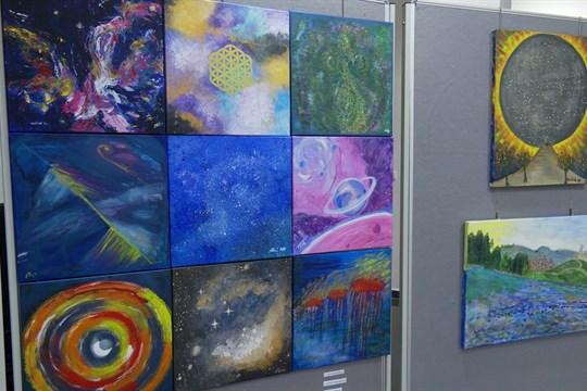 Výstava Kouzlo okamžiku v aule ZUŠ potrvá do začátku prosince