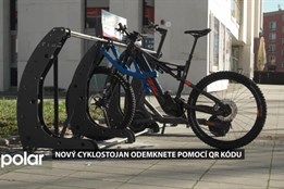 Nový cyklostojan u Kina Centrum v Karviné odemknete moderně pomocí QR kódu
