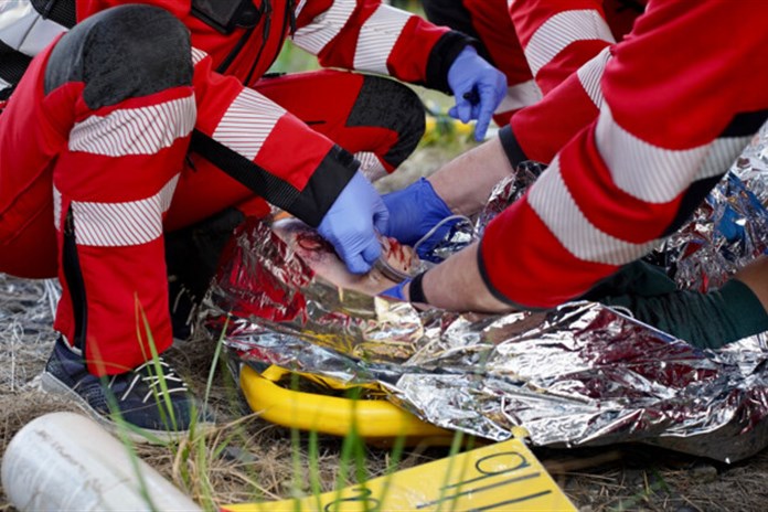 Muž si uřízl palec na cirkulárce. Záchranáři zasahovali u tří podobných zranění