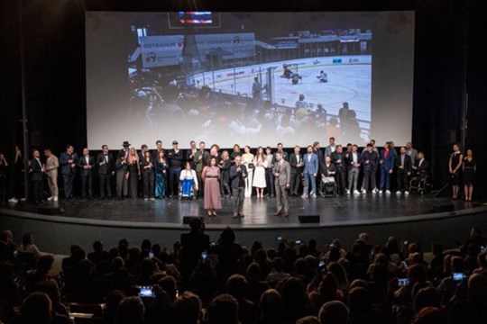 Premiéra filmu Neporazitelní měla v Ostravě obrovský úspěch, lidé tleskali vestoje