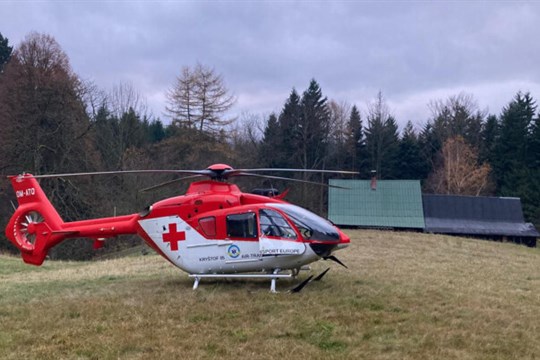 Záchrana pacienta s infarktem v Beskydech se stihla v posledních minutách světla