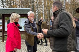 Prezident Pavel pokračuje v návštěvě Karlovarského kraje, zamířil poznávat přírodní krásy, pohovoří i se studenty