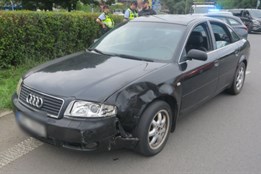 Řidič se zákazem řízení ujížděl policistům. Hrozí mu až 8 let vězení