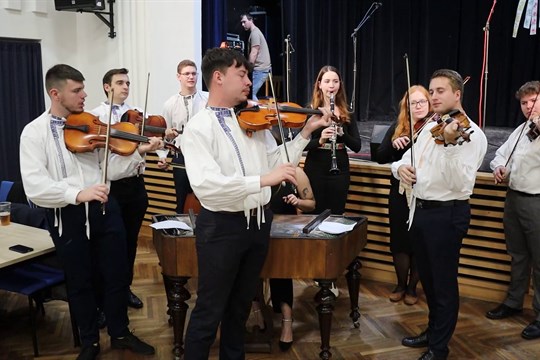 Na předhodovém zpívání si chasa zvolila stárky