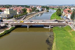 Frekventovaný most přes řeku Moravu v Uherském Hradišti bude zprovozněn do konce listopadu