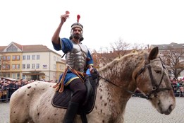 Svatý Martin přivezl do Uherského Hradiště mladá vína