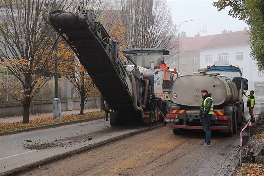 Souběžná rekonstrukce několika silnic zkomplikuje dopravu