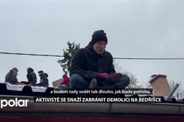 Aktivisté obsadili střechu domu na Bedřišce. Chtějí zastavit jeho zbourání