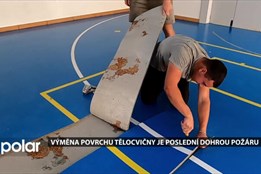 Výměna povrchu tělocvičny je poslední dohrou po loňském požáru
