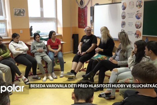 Žáci ZŠ Halasova debatovali s neslyšícím o komunikaci a péči o sluch
