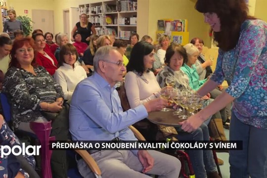 Ve frýdlantské knihovně se při přednášce ochutnávala kvalitní čokoláda s vínem