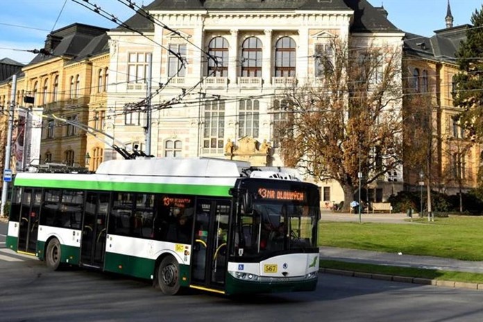 Havárie vodovodního řadu změnila provoz trolejbusů