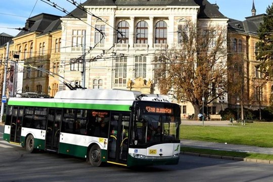 Havárie vodovodního řadu změnila provoz trolejbusů