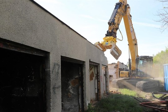 Konec noční můry pro část obyvatel Slovan. Garáže ve Velenické ulici už jsou minulostí