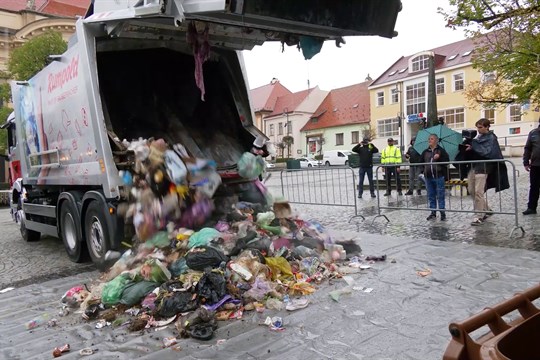 Na čtyřech talkshow o třídění odpadů se v kině Máj vystřídalo 660 školáků