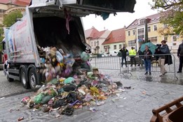Na čtyřech talkshow o třídění odpadů se v kině Máj vystřídalo 660 školáků