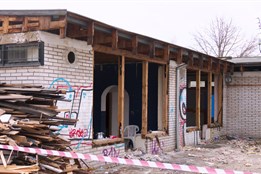 Bourání Šmoulího města finišuje, vznikne tu unikátní modulární stavba