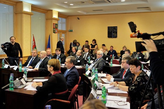 Kdo stojí za anonymním projektem, který hájí hejtmana, aneb lobbistka Janková znovu na scéně