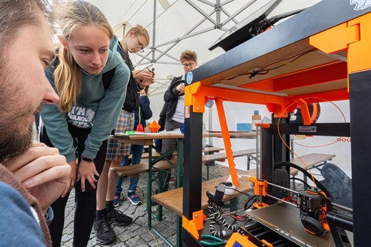 Vědy a poznání není třeba se bát, říká ZČU svými dny vědy a techniky. Letos poprvé vyrazí do Tachova