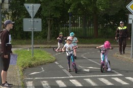 Děti si užívají dopravní výuku