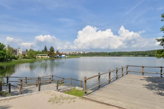 Léto může začít. Velký bolevecký rybník je připravený na sezónu