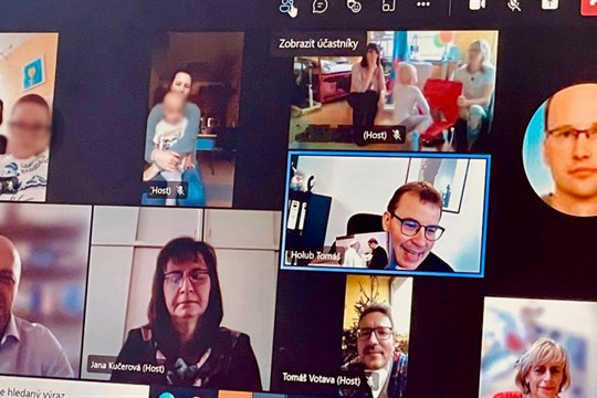 Papež odpověděl dětem Hematologicko-onkologického oddělení plzeňské nemocnice na dopis videopozdravem