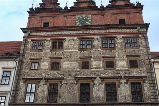 Plzeň měla loni výrazný přebytek, opozice zkritizovala odhad příjmů i investice