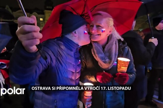 Ostrava si připomněla výročí 17. listopadu svíčkovým průvodem i audiovizuální show