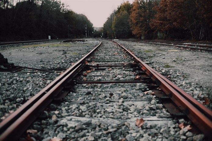 Ve Zlíně-Malenovicích srazil vlak cyklistu. Muž bohužel nepřežil