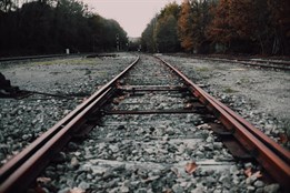 Ve Zlíně-Malenovicích srazil vlak cyklistu. Muž bohužel nepřežil