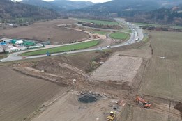 Přeložka I/57 má hotové všechny mostní základy