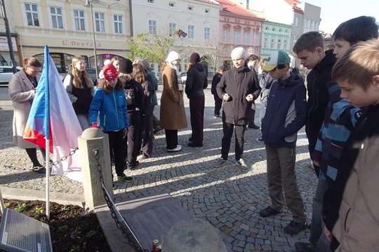 Studenti ve Valašském Meziříčí si připomněli události 17. listopadu 1989