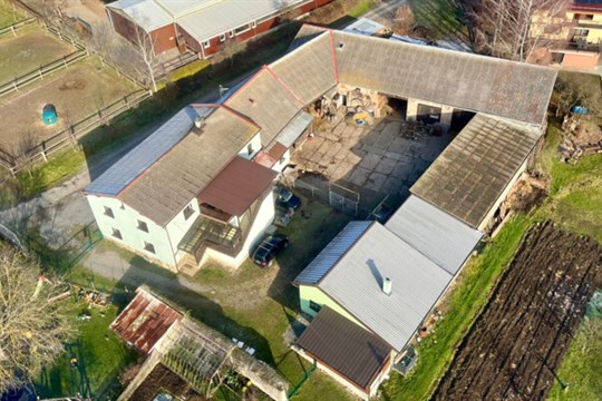 Ženu kopl kůň do hlavy. Byla letecky převezena do nemocnice