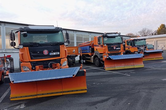 Sypače letos poprvé vyjely na silnice. Nejdříve na Vsetínsku, pak i v dalších okresech