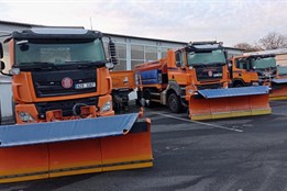 Sypače letos poprvé vyjely na silnice. Nejdříve na Vsetínsku, pak i v dalších okresech