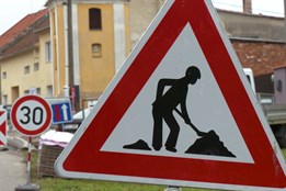 Nové autobusové zastávky v Chrášťanech zkvalitní dopravní obslužnost