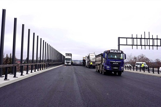 D1 u Přerova míří do finiše. Klíčová estakáda je hotová, dálnice se otevře dříve