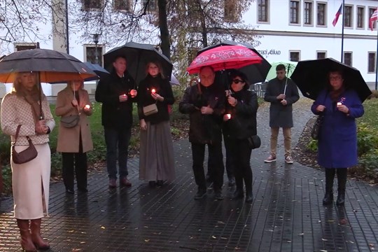 Význam 17. listopadu připomnělo shromáždění v parku Petra Bezruče