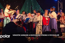 V Rychvaldě se lidé sešli na vánočním jarmarku, kde společně rozsvítili strom