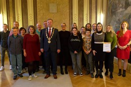 Účastníky podzimní výzvy 10 000 kroků přivítal na radnici starosta