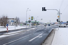 Průjezd křižovatkou Jateční a Chrástecké ulice by měl být plynulejší, město dokončuje rekonstrukci semaforů