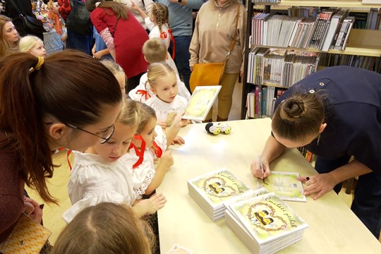 Den pro dětskou knihu představil Čmeláčí příběhy