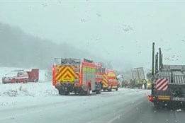 Sníh potrápil řidiče. Policie hlásí přes devadesát nehod od rána