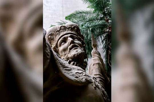 Vlastivědné muzeum v Olomouci zachraňuje válečné kopie soch ze sloupu Nejsvětější Trojice